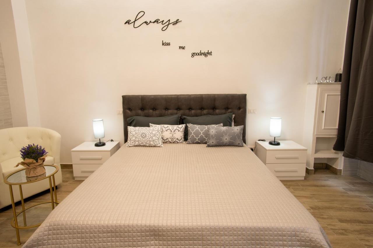 Ilioneo Apartments เนเปิลส์ ภายนอก รูปภาพ