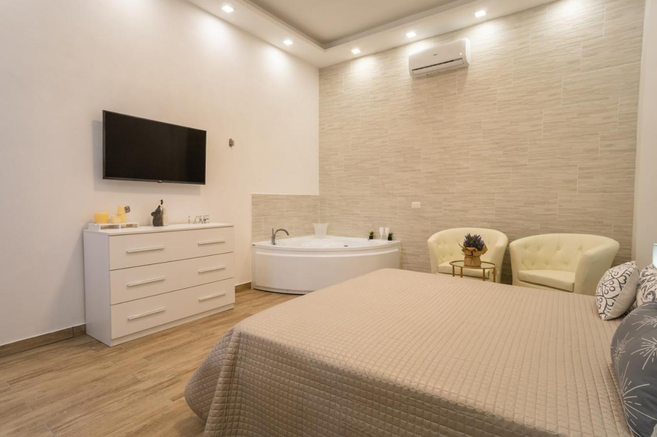 Ilioneo Apartments เนเปิลส์ ภายนอก รูปภาพ