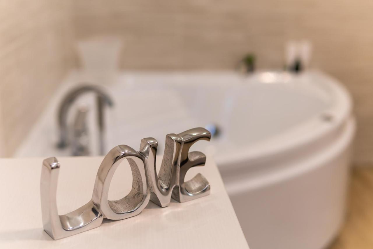 Ilioneo Apartments เนเปิลส์ ภายนอก รูปภาพ