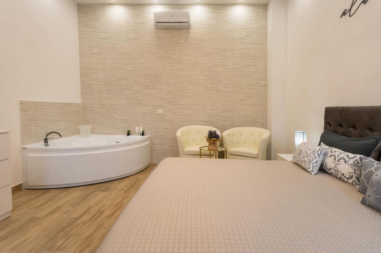 Ilioneo Apartments เนเปิลส์ ภายนอก รูปภาพ